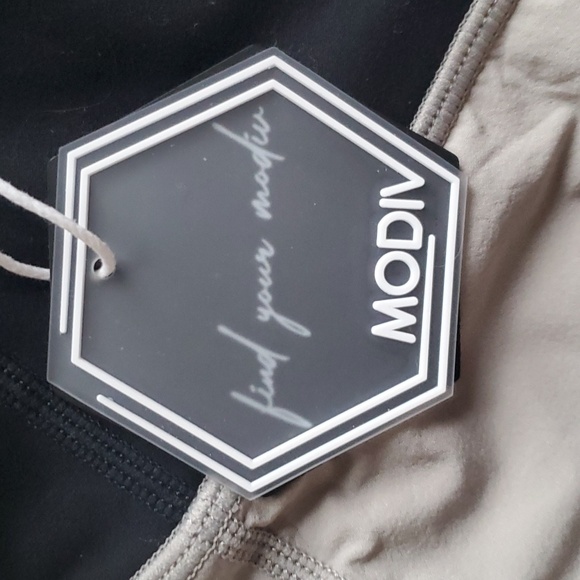 Modiv Shorts - Picture 4 of 4